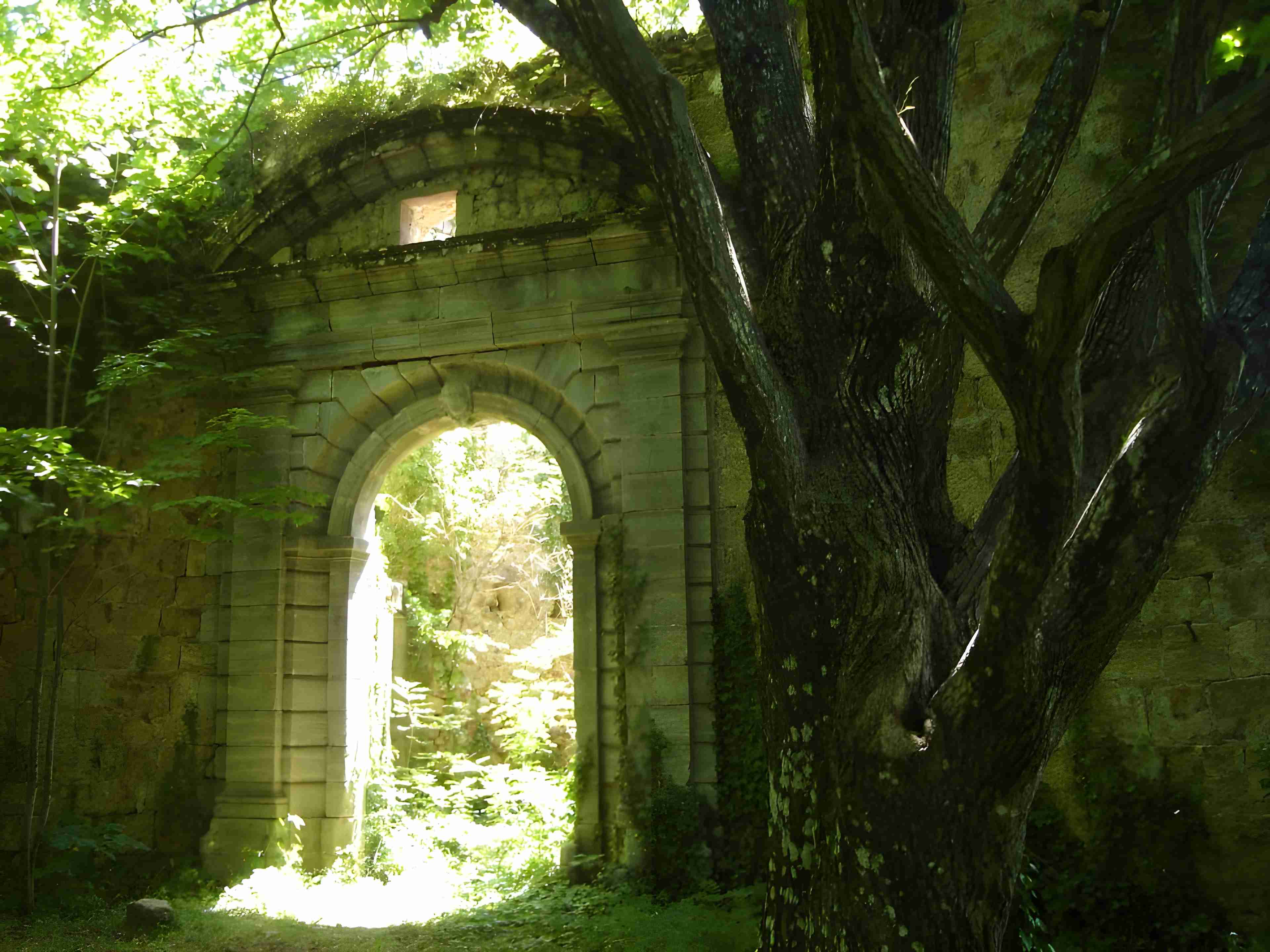 Une arcade en pierre d'Ardèche.